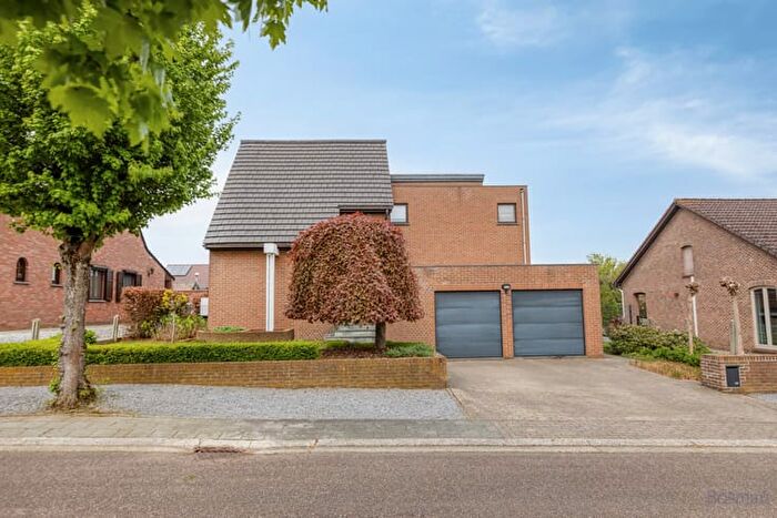 17-kamerhuis te koop in Deurne (3290)