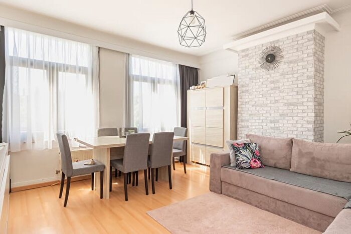 14-kamerhuis te koop in Berchem (2600)