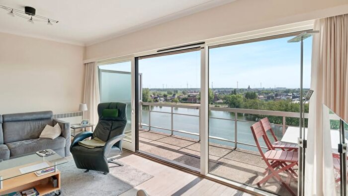 9-kamerappartement te koop in Duinbergen