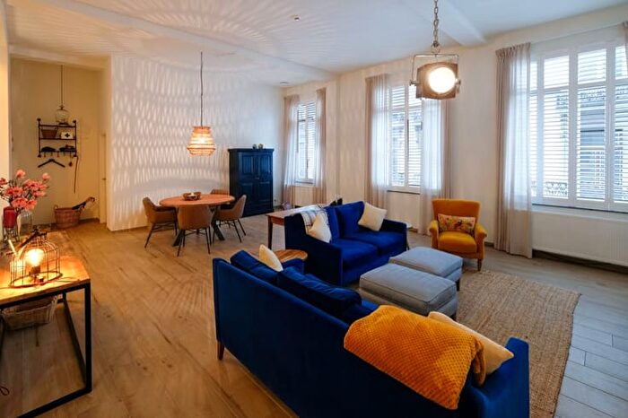 14-kamerappartement te huur in Antwerpen (2000)