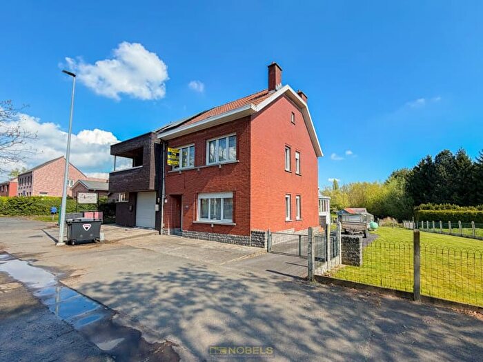 14-kamerhuis te koop in Nieuwerkerken (9320)